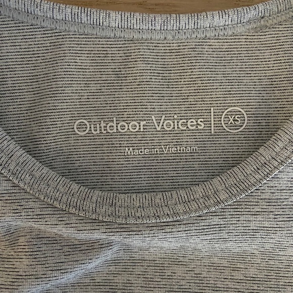 Outdoor Voices Athena Crop Top in dove XS - Picture 3 of 3